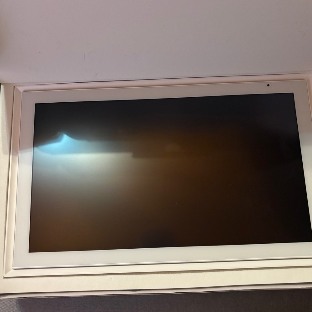 15.6" White Digital Calendar Tablet - New/Open Box - Picture 8 of 11